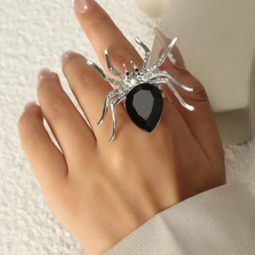 BLACK CRYSTAL INLAID DIAMOND SPIDER RING